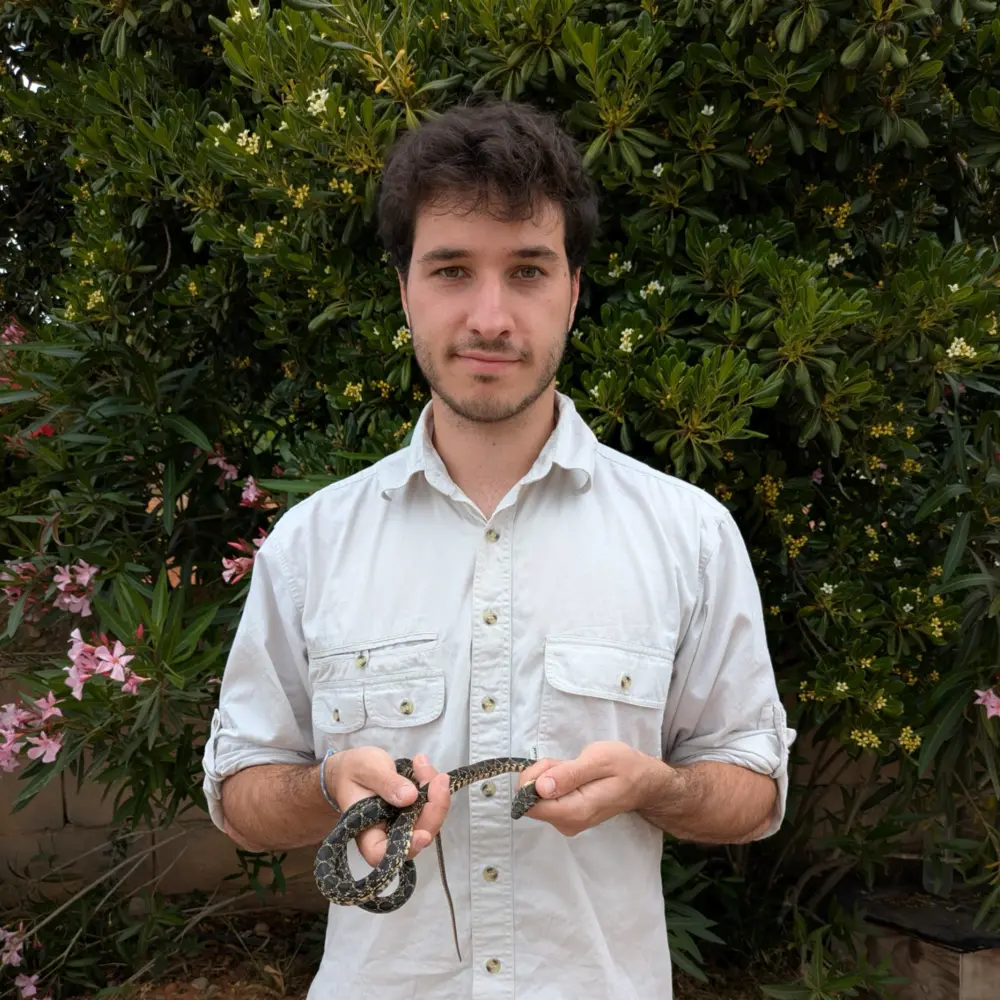 Marc Vez Garzón holding a snake
